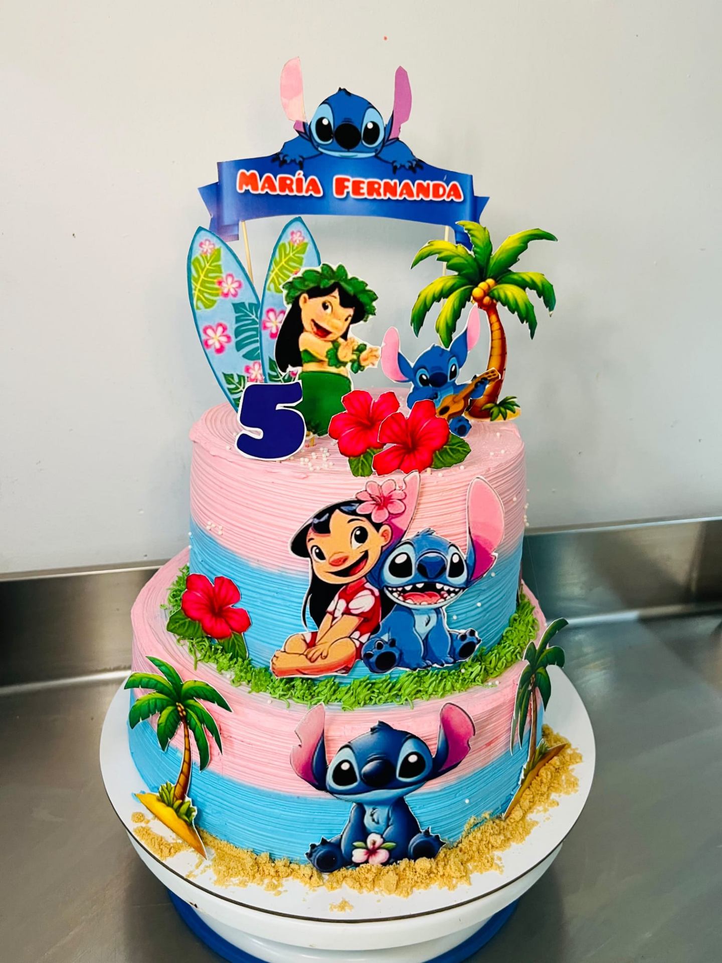 Tarta infantil de Lilo y Stitch de dos pisos